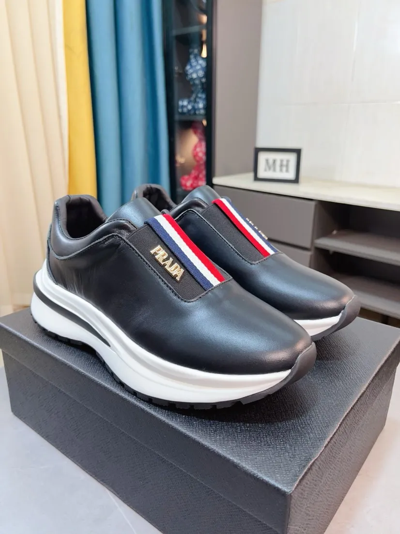 Men's shoes 💰420🌹🌹Prada is a luxurious and fashionable high-end product ✊🔥The perfect last shape and top-notch handcrafting make this shoe immediately create a strong aristocratic atmosphere. Imported first-layer cowhide with brogue carving crafts💋Cowhide lining🎶Rubber combination outsole specially imported from France for leather shoes😍Color: Mysterious Black☕️Number 38～44